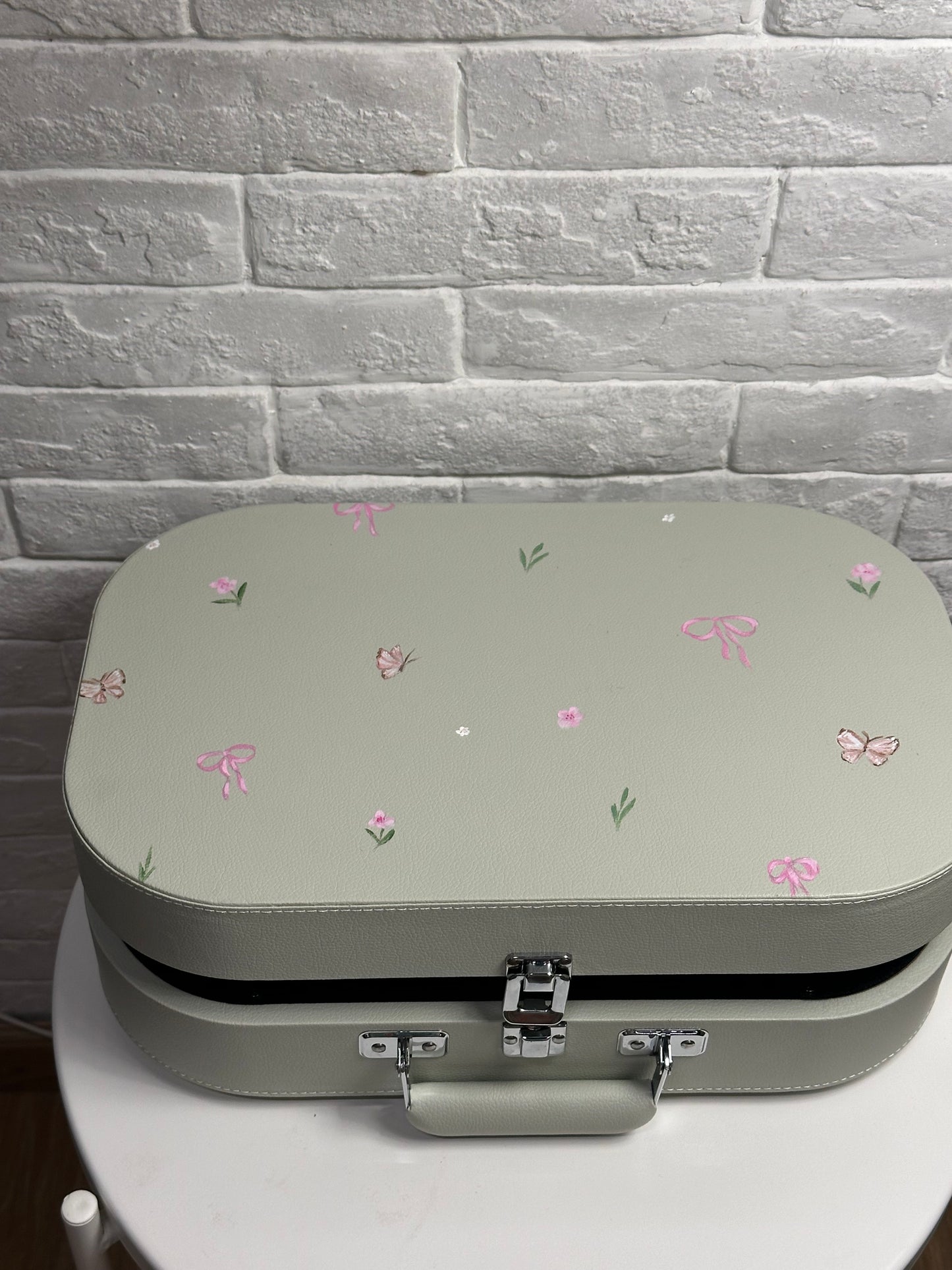 Pink bow crosley